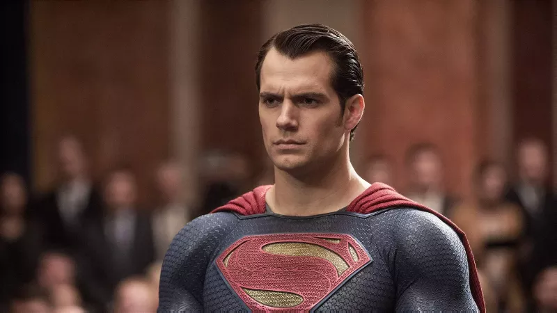  Henry Cavill jako Superman w uniwersum DC.
