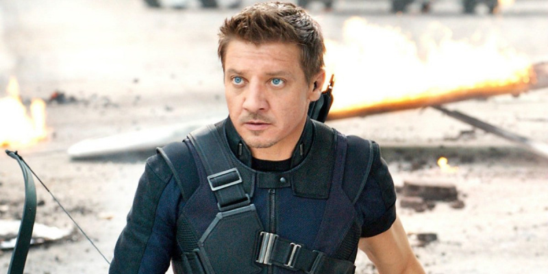 Jeremy Renner pääses Scarlett Johanssoni ja musta lese tasemel katastroofist, kui Marvel muutis Hawkeye esialgseid plaane