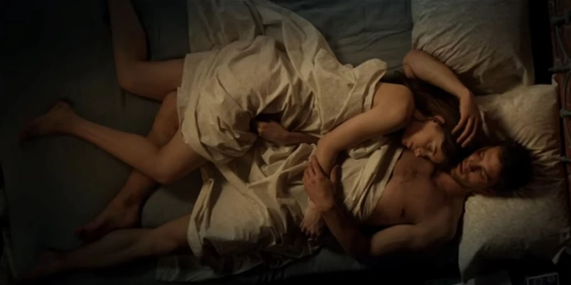   Dakota Johnson ir Jamie Dornanas filme „Penkiasdešimt tamsesnių atspalvių“.