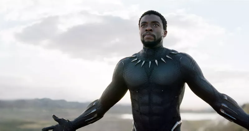 „Jiems nereikia mums pasakoti, kaip apdoroti sielvartą“: „Black Panther 2“ vėl užsiliepsnoja karaliaus T'Challa perkūrimas po Chadwicko Bosemano, teigti, kad veikėjas yra didesnis už velionį aktorių