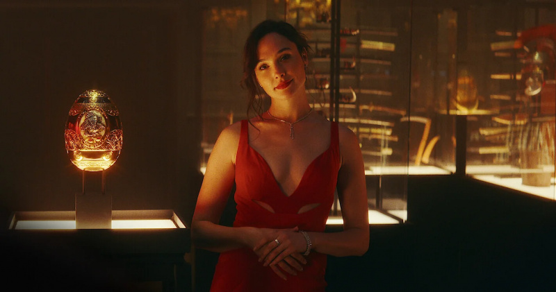   Gal Gadot elokuvassa Red Notice (2021).
