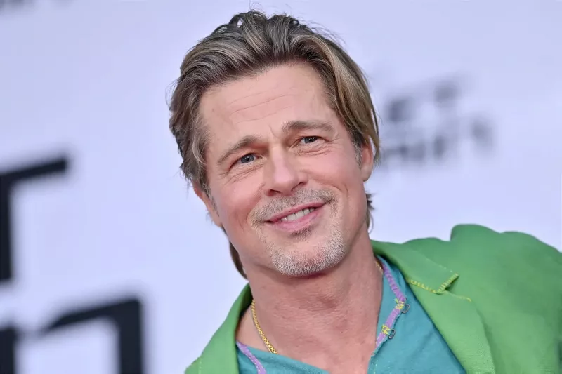 'Hvem fanden tror du, du er?': Brad Pitt fyrede sin medstjerne Edward Nortons kæreste Courtney Love fra Fight Club