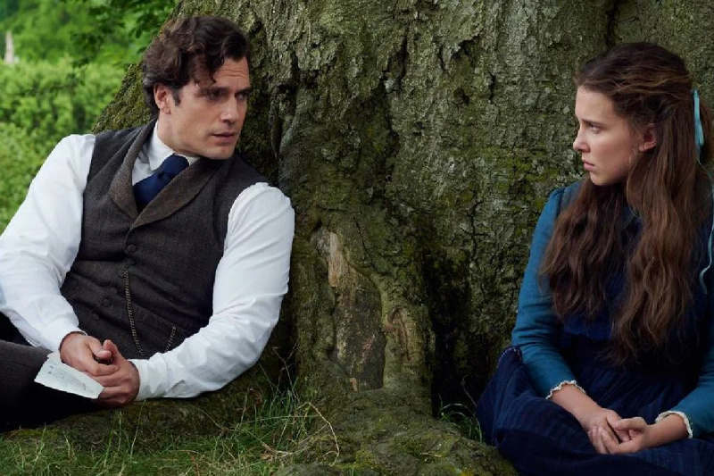   Henry Cavill e Millie Bobby Brown in Enola Holmes 2