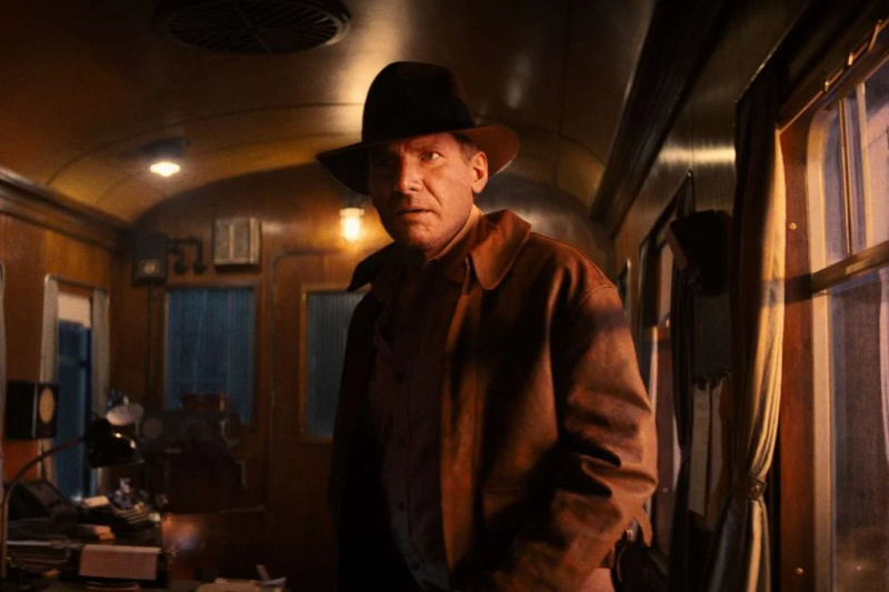   Indiana Jones rolünde Harrison Ford
