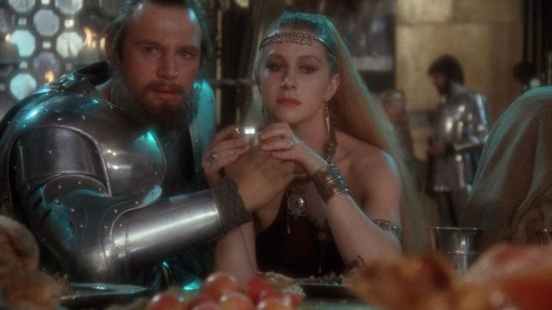   Helen Mirren i Liam Neeson na kadrze z filmu Excalibur