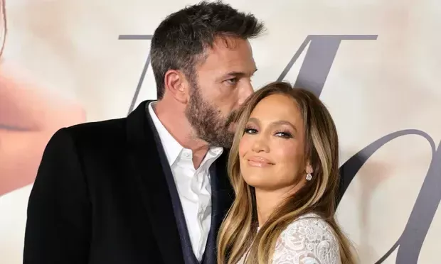 'Echte problemen beginnen naar voren te komen': Jennifer Lopez in tranen als 'dromerig' huwelijk met Ben Affleck naar verluidt uit elkaar valt vanwege hectische schema's, hun kinderen voelen zich onrustig