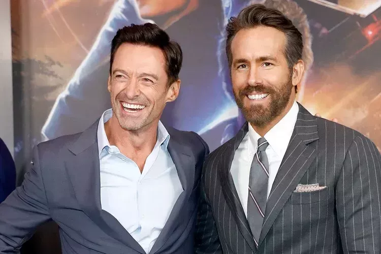 „‘Kay. Ich trinke Milch“: Ryan Reynolds antwortet darauf, dass Deadpool 3-Co-Star Hugh Jackman ihn dazu bringt, die Mutant Biceps Challenge zu bestehen