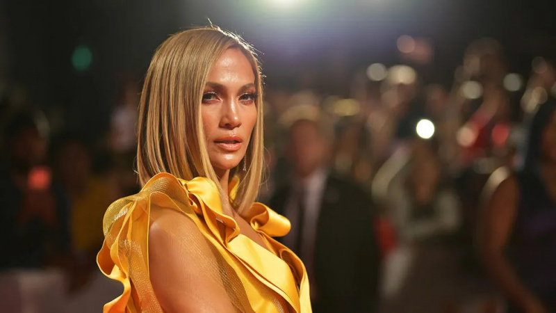 „The Mother“-Trailer: Jennifer Lopez verwandelt sich in eine extrem zerrissene Super-Attentäterin, die versucht, ihre Tochter zu retten