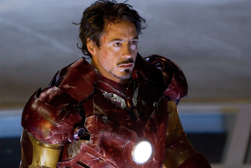 „Защото Iron Man died“: Not War Machine, Death Spells на Robert Downey Jr. Doom за друга Stark Armor, използваща Superhero
