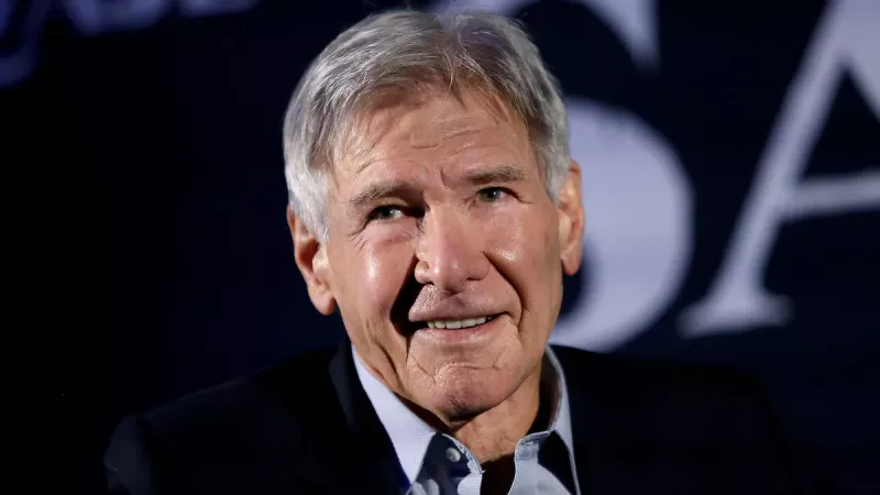 'Hvis munnen din henger åpen slik, er du dum': Harrison Fords stumpe råd til Jane Lynch i en hitfilm som ga henne 8000 dollar