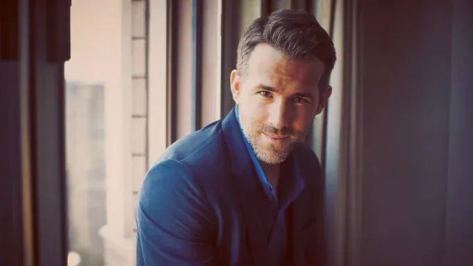 „Meinungen ohne Nachdenken zu äußern … wird geschätzt“: Deadpool-Star Ryan Reynolds demütigt sich selbst und dissen seinen eigenen Film