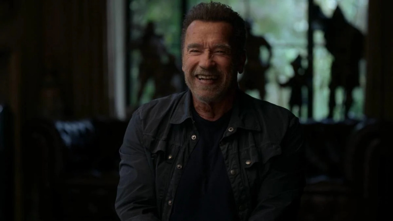 „Nagyon meg akartam csinálni”: Arnold Schwarzenegger a rendezőt hibáztatja, amiért megölte 216 millió dolláros folytatásos álmát Danny DeVitoval egy tragikus incidens után