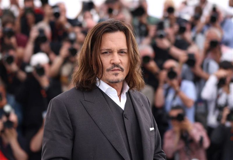   Johnny Depp บนพรมแดงเมืองคานส์สำหรับ Jeanne du Barry