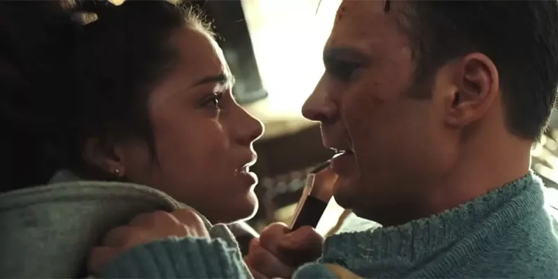 „Minden alkalommal, amikor beszélünk, egy bocsánatkéréssel kezdődik” – A pörgős kémiájuk ellenére Ana De Armas fel tudja sorolni a Chris Evans-szel való együttműködés egyik hátrányát egy filmben