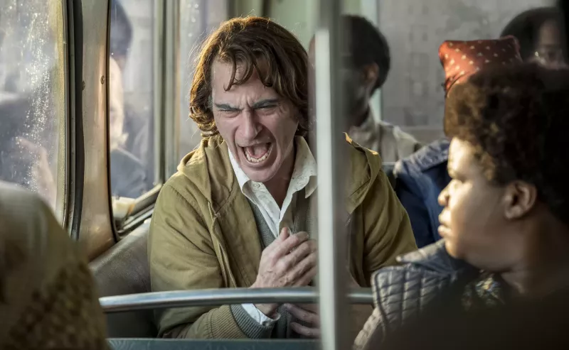 „Este un film destul de riscant”: Directorul de film al lui Joaquin Phoenix „Joker 2” susține că continuarea ar putea polariza și mai mult fanii, în ciuda faptului că este marcat drept un muzical