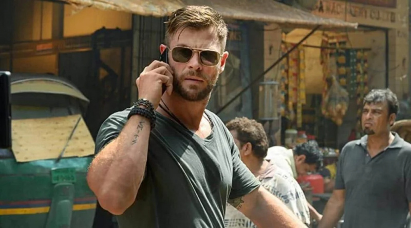   Chris Hemsworth nel ruolo di Tyler Rake
