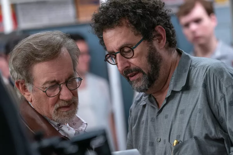   Steven Spielberg y Tony Kushner
