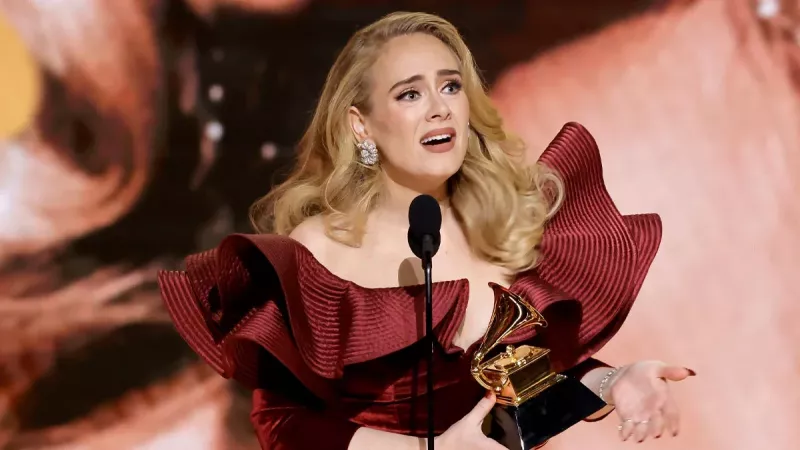 Adele verunglimpft Dwayne Johnson bei den Grammys, indem sie sagt, dass sie ihn trotz des atemberaubenden 800-Millionen-Dollar-Imperiums von The Rock nie getroffen hat?