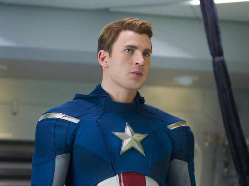   Valgusaasta staar Chris Evans vihjab, et naaseb Marveli projektis kapten Ameerikana ja ütleb, et igatseb seda