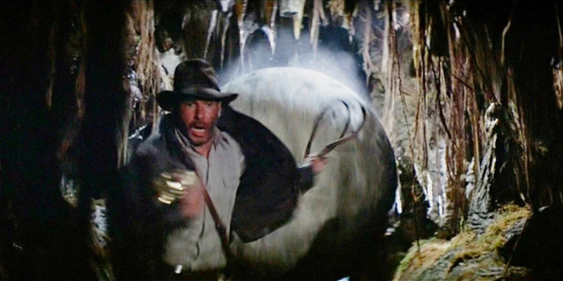   Harisonas Fordas's Indiana Jones gets chased by a boulder