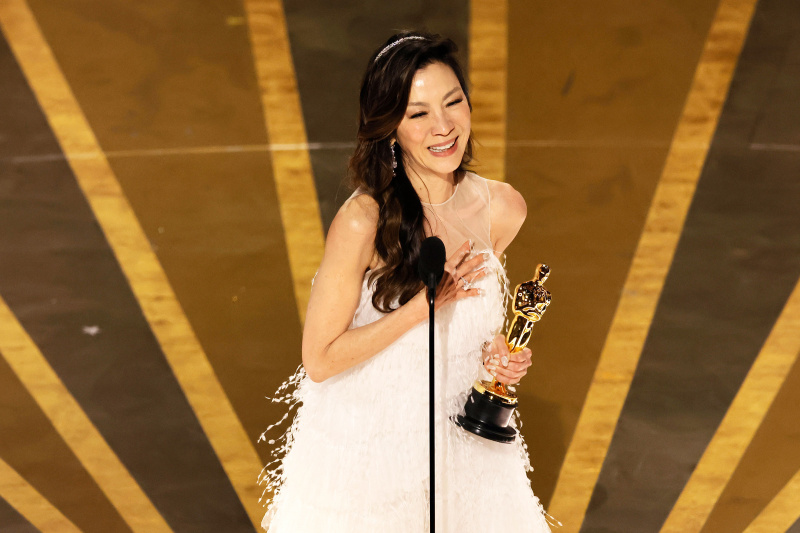   Michelle Yeoh, 여우주연상 수상, 오스카 역사에 남다 | 시간