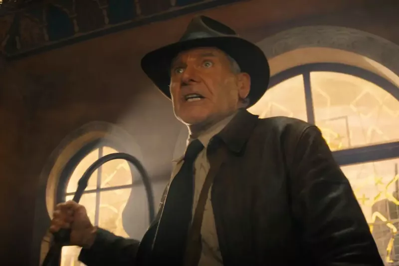   Indiana Jones ve The Dial of Destiny'den bir karede Indiana Jones rolünde Harrison Ford