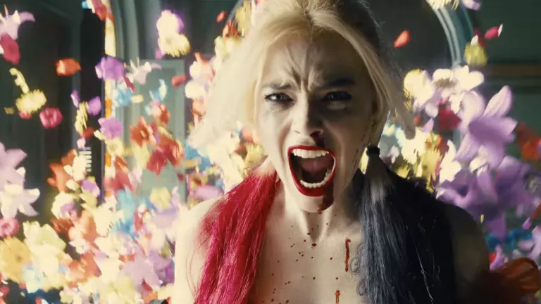  Margot Robbie Harley Quinnin roolissa The Suicide Squad -sarjassa.