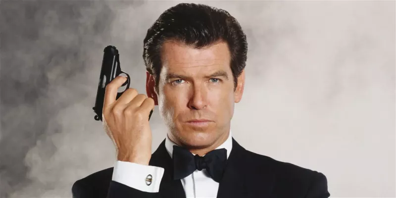   James Bond rolünde Pierce Brosnan