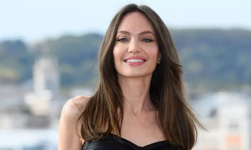   Angeliny Jolie