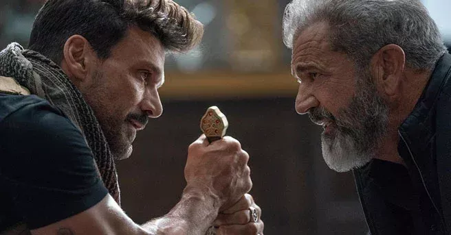   Frank Grillo i Mel Gibson w Boss Level (2020)