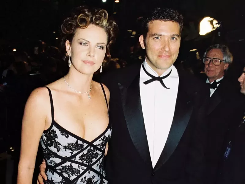   Charlize Theron namorou Craig Bierko nos anos 90