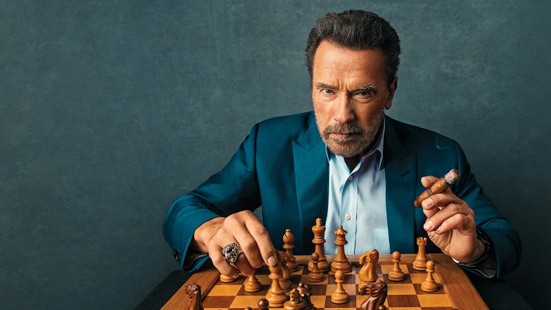 „Er raucht immer noch seine Zigaretten“: Arnold Schwarzeneggers enger Freund Danny DeVito enthüllt den wilden Lebensstil des ehemaligen Gouverneurs von Kalifornien, nachdem er ein Vermögen von 450 Millionen Dollar angehäuft hat
