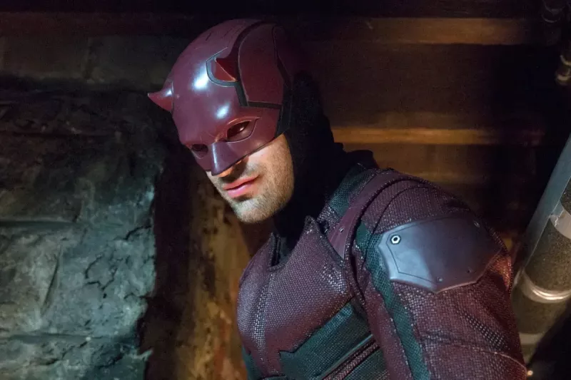 „Teraz te drzwi są szeroko otwarte”: Charlie Cox sugeruje wiele crossoverów z bohaterami MCU w „Daredevil: Born Again”