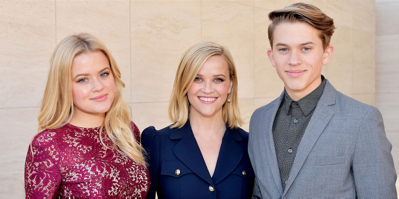   reese witherspoon kids lc 230324 9158f6