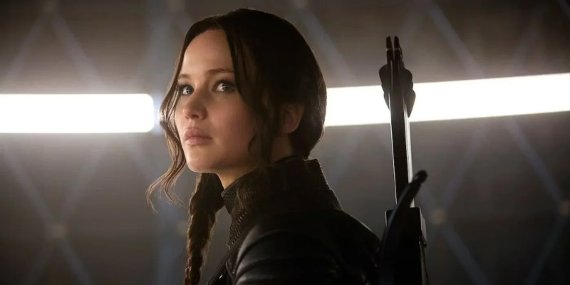   Jennifer Lawrence Katniss Everdeeninä elokuvassa Nälkäpelit (2012)