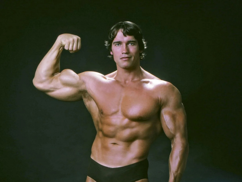 „Sunt un om al perfecțiunii”: 6 ft 2 în Arnold Schwarzenegger a început să se antreneze pe măsură ce masculinitatea sa masivă îi făcea corpul să pară mai mic