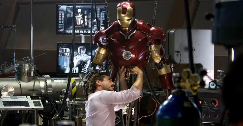 «Это было готово к списанию»: Роберт Дауни-младший рассказывает, что Marvel Studios чуть не обошлись с Железным Человеком как с Бэтгерл для списания налогов, если фильм провалился