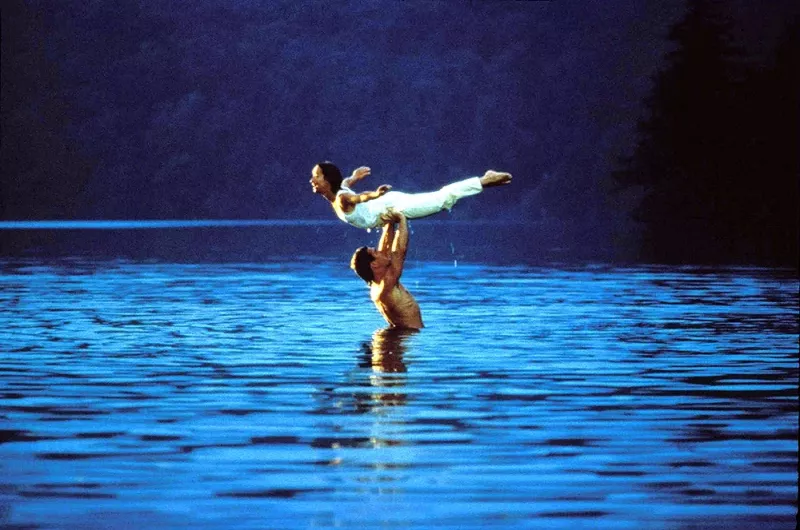   Культовая сцена у озера из «Грязных танцев».