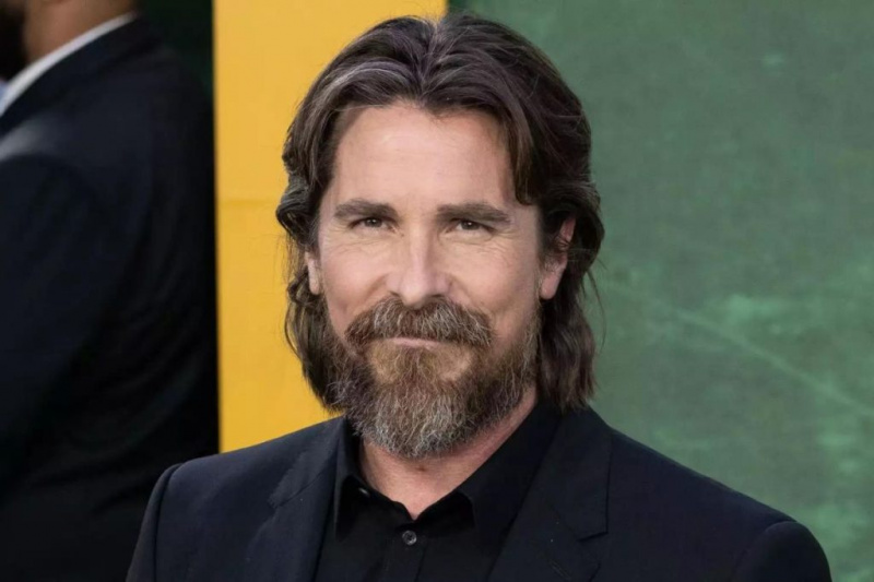 „Ebből nekem is kell egy kis”: Tom Cruise után Christian Bale a legvalószínűtlenebb megacelebtől merített ihletet 34 millió dolláros kitörési szerepéhez