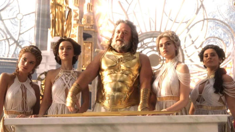   Ο Ράσελ Κρόου ως Δίας στο Thor: Love and Thunder