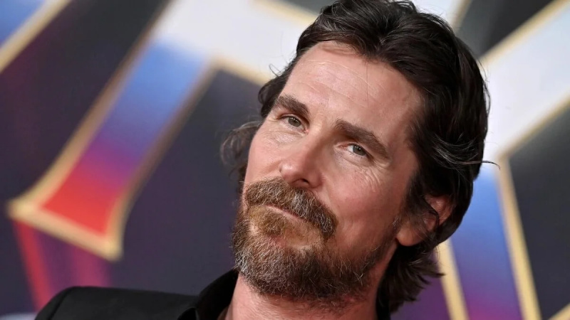 „Es hat überhaupt keinen Sinn zu trainieren“: Christian Bale, berüchtigt für seine extremen körperlichen Veränderungen, gab auf, nachdem er Chris Hemsworth in Thor 4 getroffen hatte