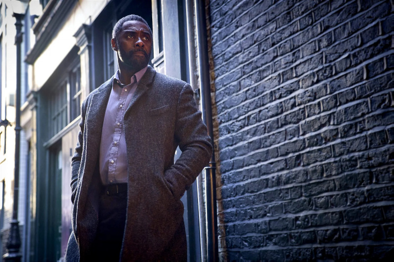 Idris Elba는 루터가 현대의 제임스 본드가 될 수 있다고 주장하며 100억 달러 프랜차이즈를 대체할 수 있습니다.