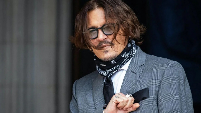 „Neustále sa hádajú“: Johnny Depp má škaredé verbálne bitky so svojou riaditeľkou po tom, ako Amber Heard vyhrala súd