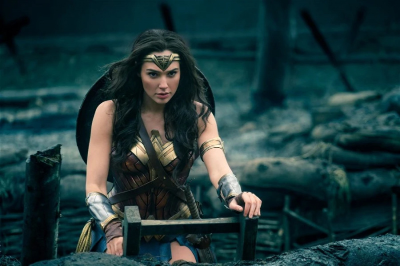 'Ils ne voulaient même pas lire mon script': Avant de quitter la DCU de James Gunn, Patty Jenkins a affirmé que WB voulait seulement qu'elle fasse la promotion de Wonder Woman de Gal Gadot en tant que centrée sur les femmes