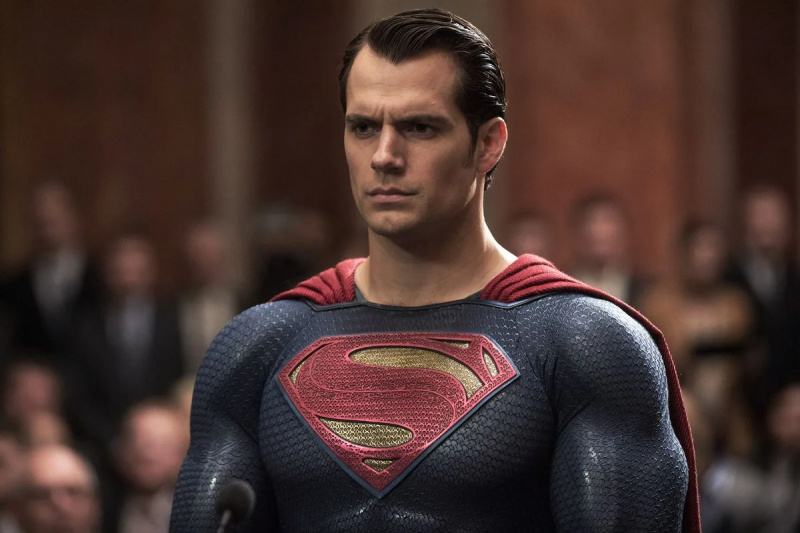 James Gunn nem hajlandó senkit Superman szerepében játszani, miután Henry Cavill visszavonult a DCU-tól, nagy bejelentést ígér a rajongóknak