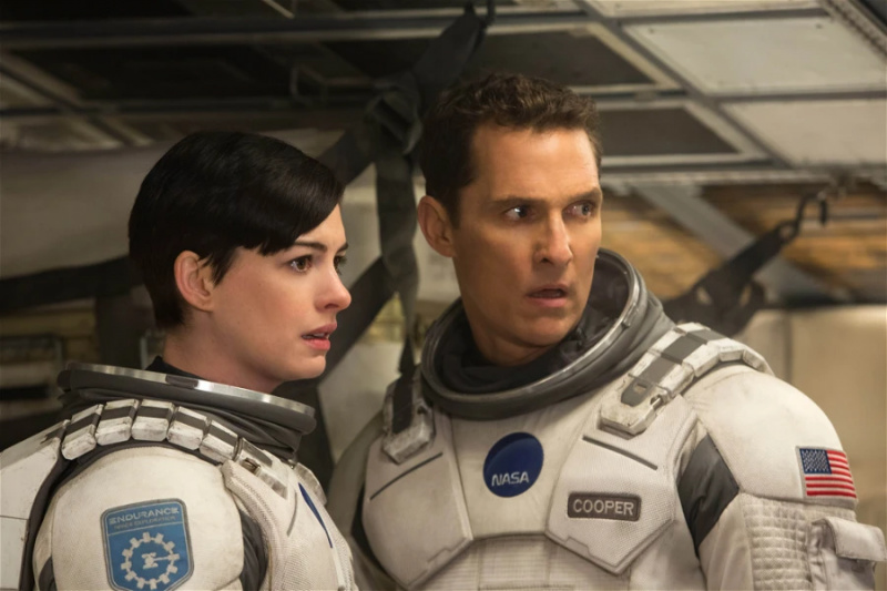   Matthew McConaughey i Anne Hathaway u Interstellaru (2014).