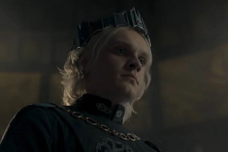   Aegon II Targaryen kruunataan Seitsemän kuningaskunnan hallitsijaksi