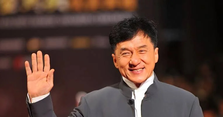 „Natürlich bin ich nicht glücklich, aber was kann ich tun“: Jackie Chan war frustriert, nachdem Jet Li sich über ihn lustig gemacht hatte, um schnell Geld zu verdienen