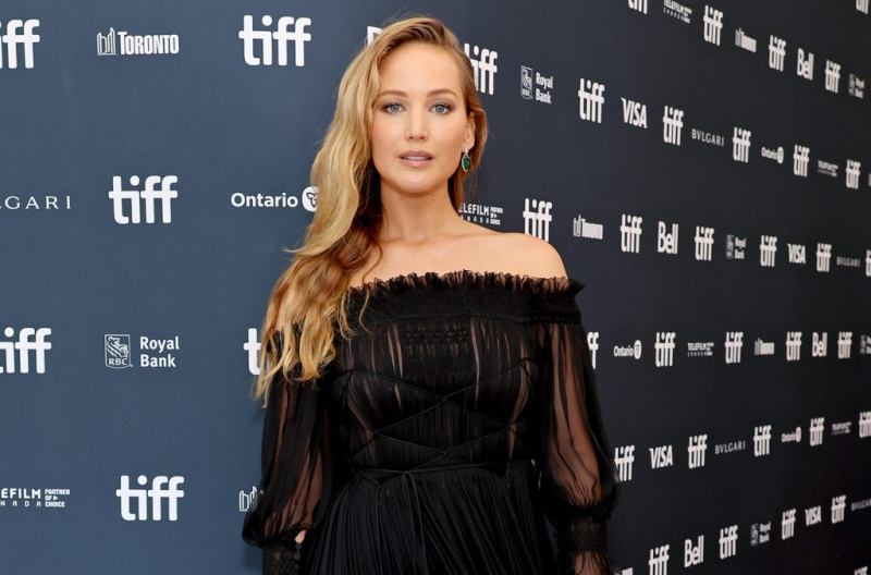 „Mala som skvelý život, je mi to ľúto“: Jennifer Lawrence vo svojej takmer fatálnej havárii lietadla prosila Boha, aby jej zachránil vlasy, ak prežije a stane sa obeťou popálenia
