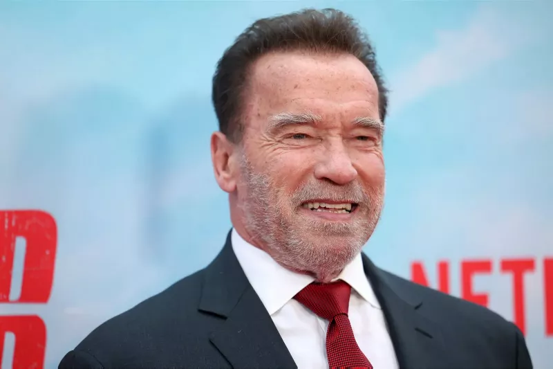 4 Mr. Universe Arnold Schwarzenegger가 같은 기술을 연습한 횟수 비틀즈가 더 나아지곤 했습니다: '정말 도움이 되었습니다'